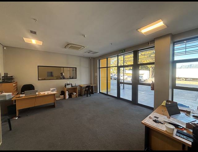 1,154M² WAREHOUSE TO LET IN AIRPORT INDUSTRIA